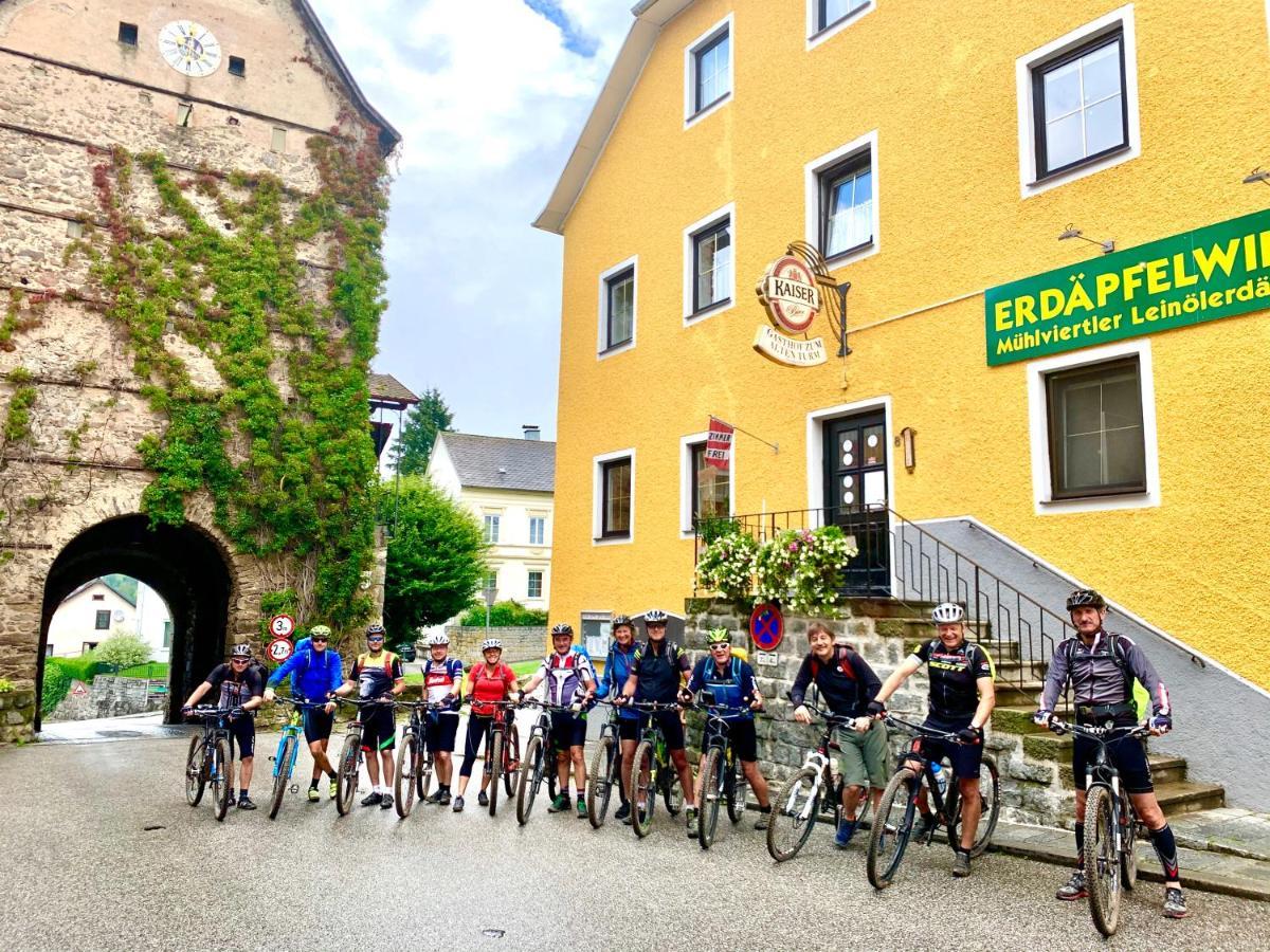 Gasthof 'Zum Alten Turm' Haslach an der Muhl Exterior photo